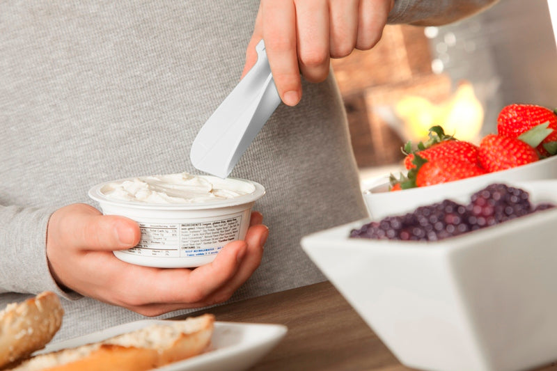 Quirky Scoop – baltas matavimo šaukštelis ir mentelė