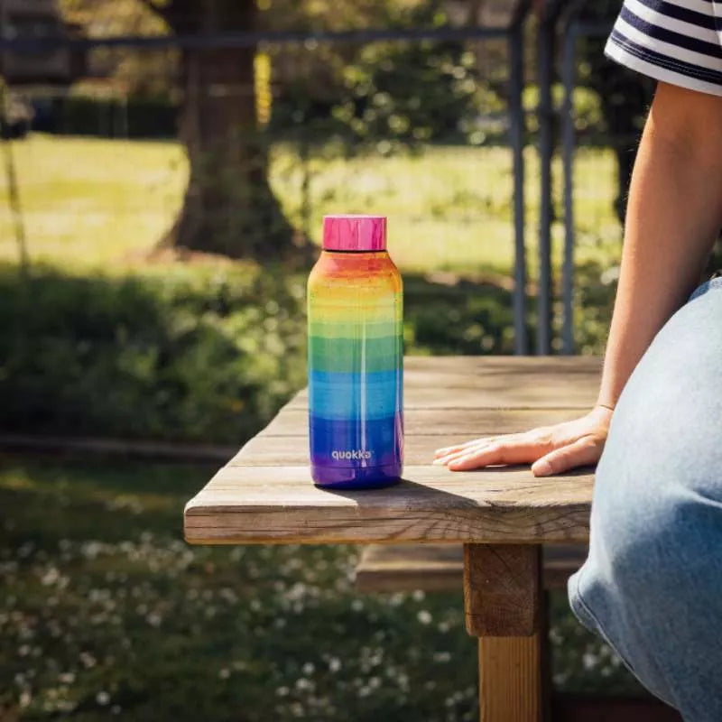 Quokka Solid – Nerūdijančio plieno termosinė butelis 510 ml (Vaivorykštės spalvos)